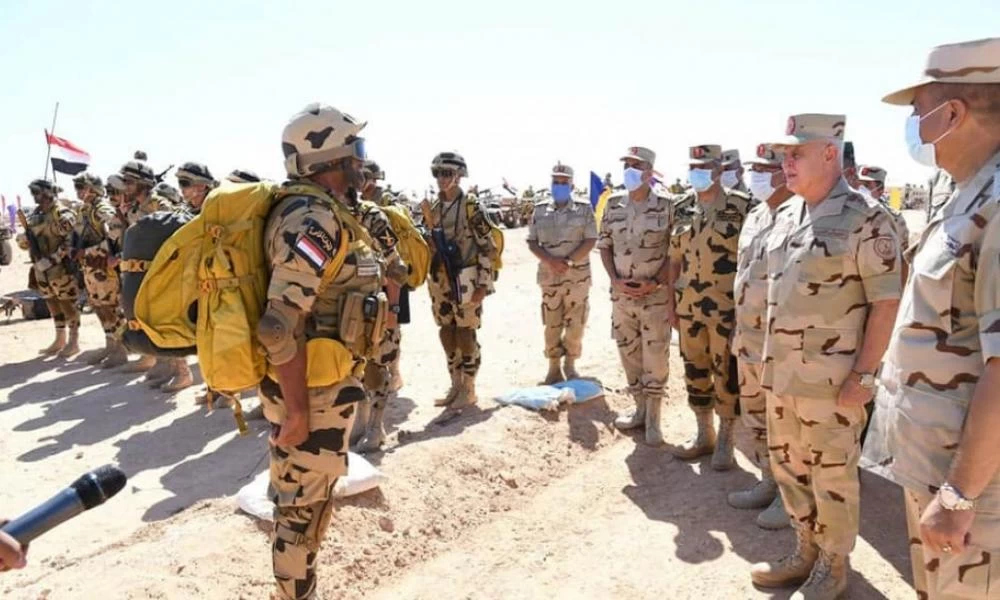 Έτοιμο το Κάιρο για κίνηση-"ματ" - Στέλνει στρατό στα σύνορα με τη Λιβύη